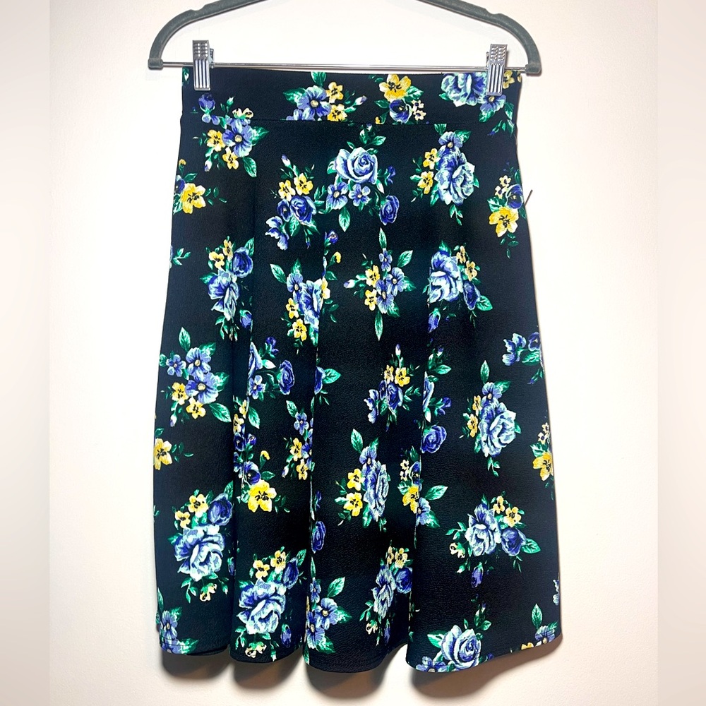 $$SOLD$$ Black Floral MIDI Skirt Women’s Floral Midi Skirt Size Medium NWT